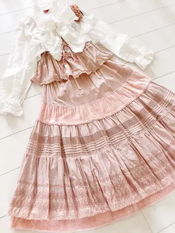 핑크하우스 론과 퍼 스커트