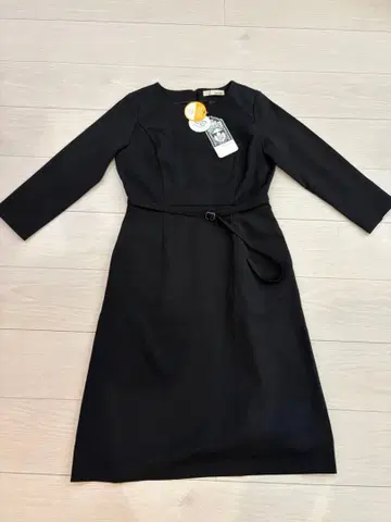 [ 새상품: 택 포함 ] 더블 크로스 벨트 원피스 M 사이즈