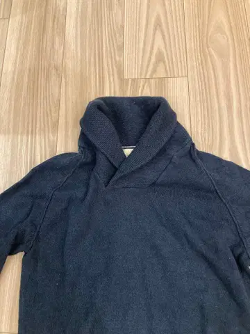 다크 네이비 하이넥 스웨터