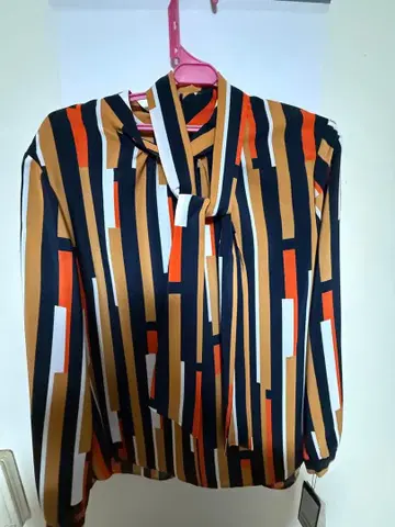 미사용 새상품 택 포함 여성용 블라우스!