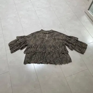 레오파드 무늬 오부 소매 상의