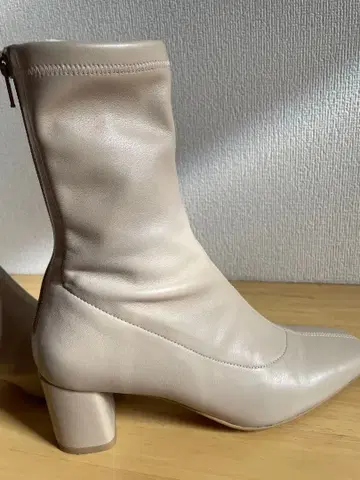 다이애나 콜라보 숏부츠 화이트 베이지