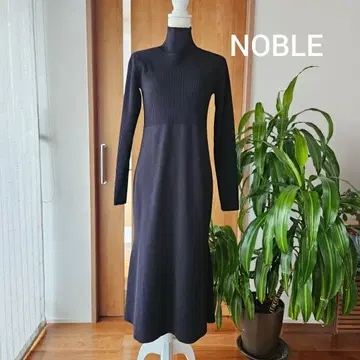 NOBLE 터틀넥 롱 니트 원피스 네이비 머메이드