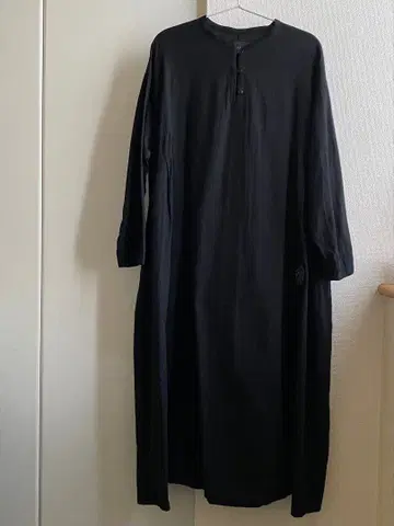 늑대와 올빼미 조용한 밤의 여백과 원피스