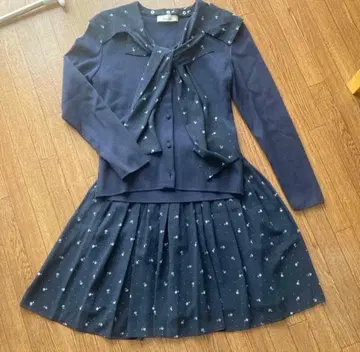 마리 클레어 M 사이즈 네이비 꽃무늬 셋업