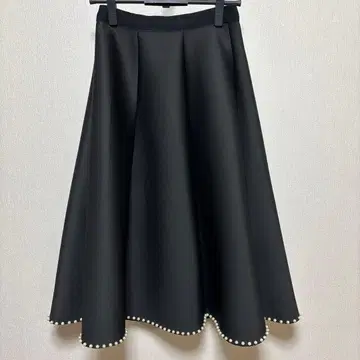 펄 장식 플레어 스커트
