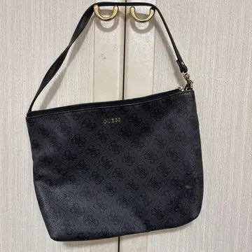 GUESS 블랙 핸드백