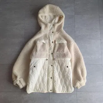 [ 새상품급 ] 시니컬 CYNICAL 보아 퀼팅 코트 후드 절개