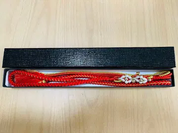 빨간색 허리띠 펄 장식 포함