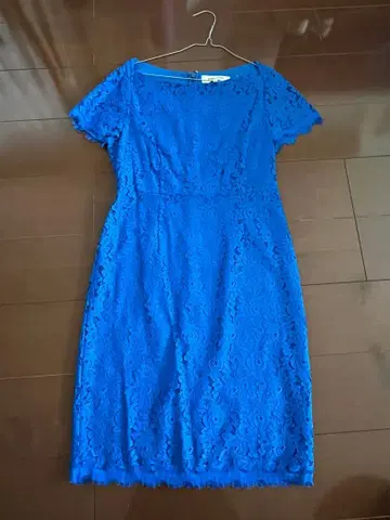 다이앤 파랑 레이스 반팔 무릎 기장 원피스