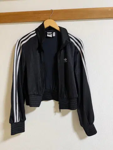 adidas 크롭 자켓 블랙