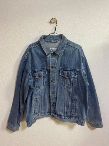 불독 자수가 있는 블루 데님 자켓