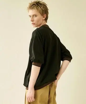 Kelen : GOTHEL 리브 디자인 T셔츠 42 블랙 x 브라운