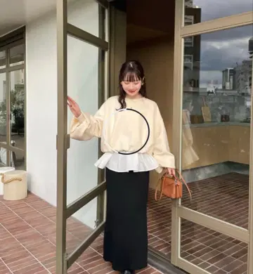 hinari 본딩 숏 맨투맨 ivory