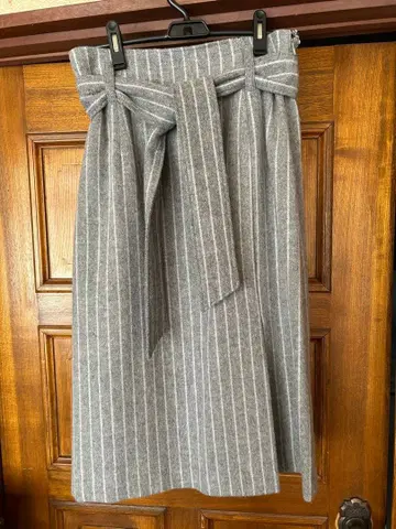 J IZZO 스트라이프 리본 포함 무릎 기장 그레이 미사용 새상품