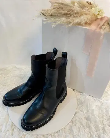 새상품급 아르테미스 바이 다이애나 사이드 고어 부츠 블랙 볼체인 23