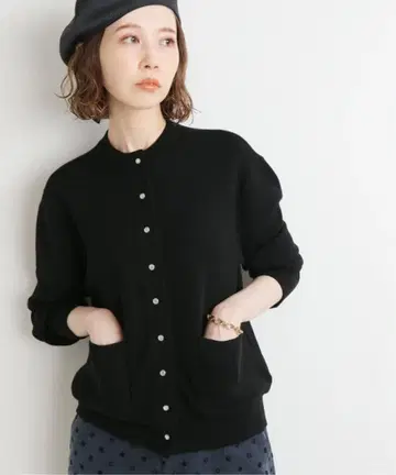 새상품급 이에나 도트 스냅 크루 가디건 블랙