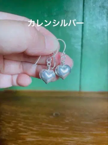 카렌 실버 하트형 귀걸이