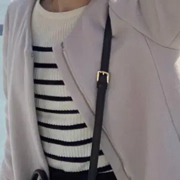 MOARE 플레어 슬리브 리브 니트탑