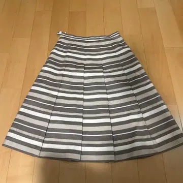 스트라이프 플리츠 스커트 무릎 기장