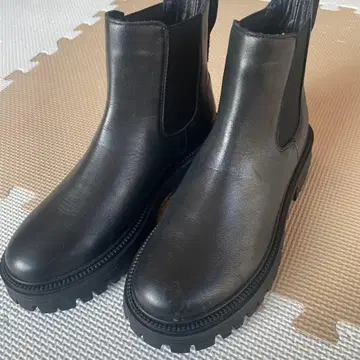 PUPE 블랙 사이드 고어 부츠