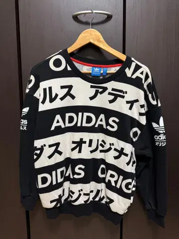 adidas 로고 프린트 트레이닝복 타이포