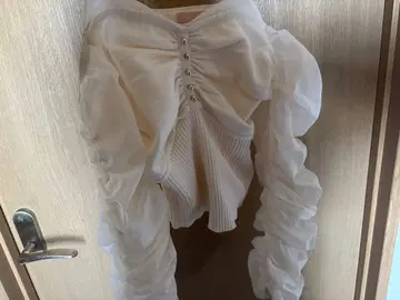 RESXXY 프릴 소매 화이트 블라우스