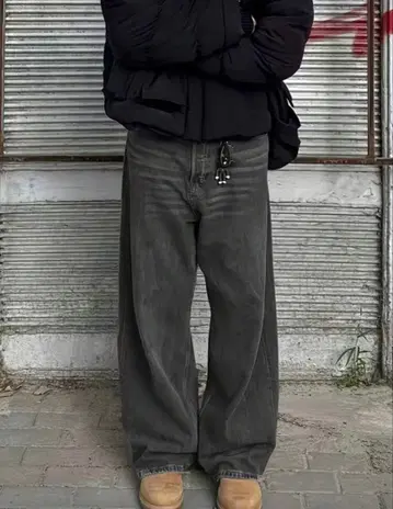 다크 그레이 와이드 레그 데님