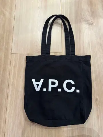 A.P.C. 블랙 토트백