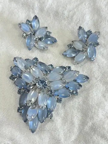 라이트 블루 귀찌와 브로치 세트 빈티지