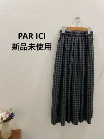 그레이와 블랙의 체크 무늬 롱 스커트