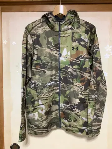 Under Armour 카모플라쥬 후드 부착 후드티