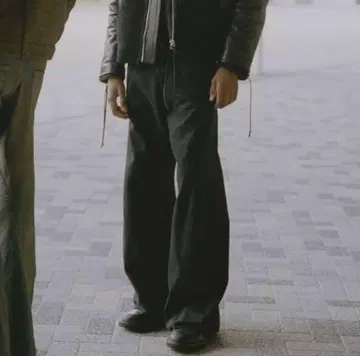 3D Twisted Wide Leg Jeans fade black s