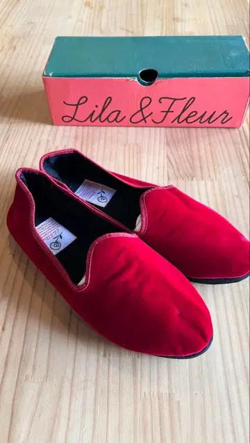 Lila & Fleur 빨간색 벨벳 플랫슈즈