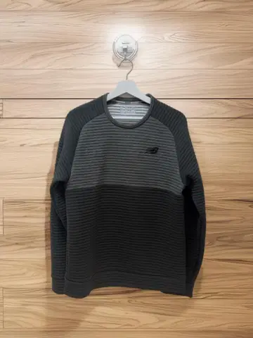 뉴발란스 스트라이프 긴팔 스웨터 카키