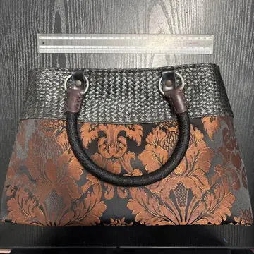 블랙과 구리색 꽃무늬 핸드백 일본풍 패턴