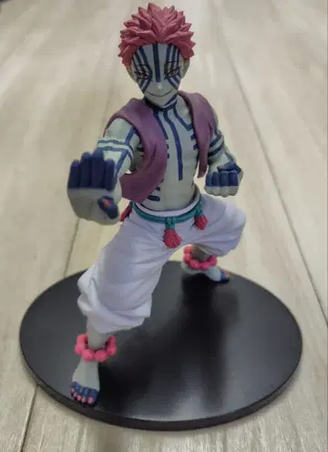 귀멸의 칼날 아카자 피규어