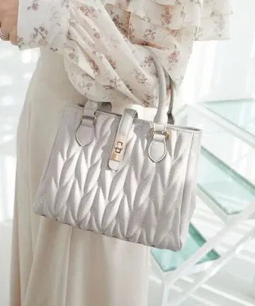 클래시컬 스퀘어 핸드백