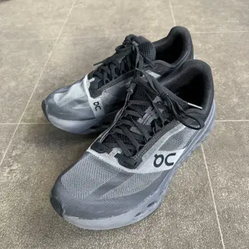 On Cloudsurfer Next 러닝화 블랙/그레이