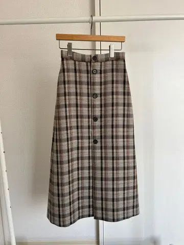 AURALEE CHECK SKIRT / 체크 무늬 플레어 스커트