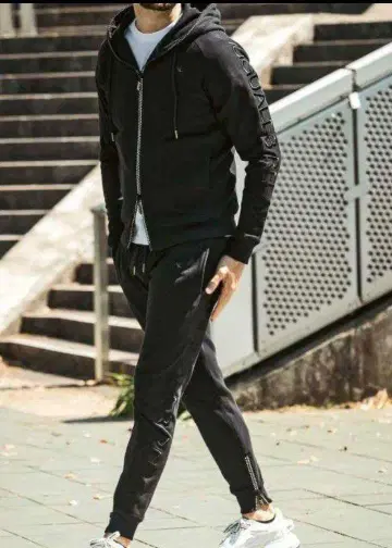 1PIU1UGUALE3 큐빅 자수 로고 맨투맨 셋업