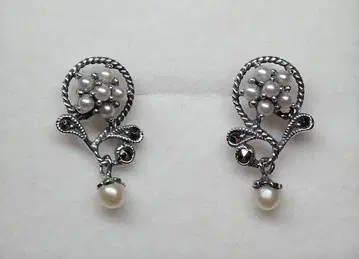 록잔 실버 귀걸이 시드 펄 말카짓