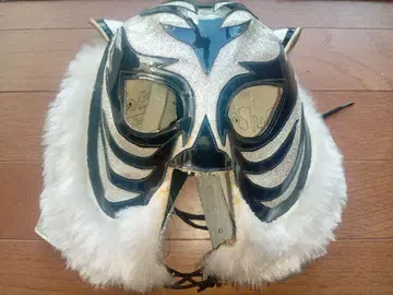 슈퍼 타이거 (초대) 사인 포함 시합용 마스크 은색 라메