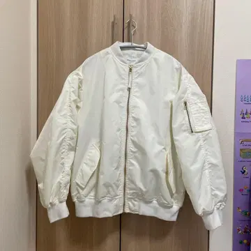 OPAQUE.CLIP 화이트 MA-1 점퍼