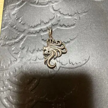 라이온 하트 펜던트 탑