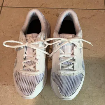 미즈노 러닝화 맥시마이저 23.5cm 폭넓은(3E) 타입