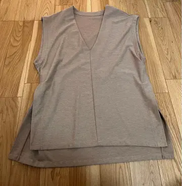 CLOCHE 베이지 V넥 슬리브리스 베스트 이에나,anuke