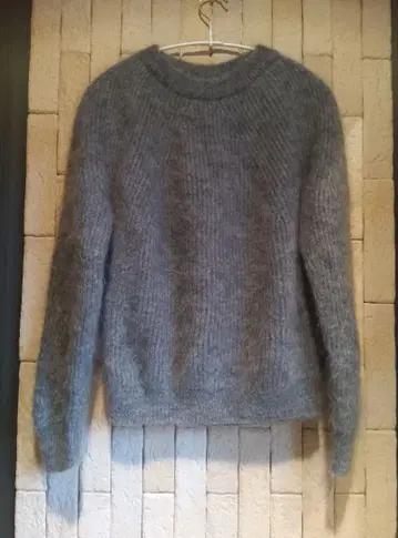 바토너 모헤어 시그니처 크루넥 니트