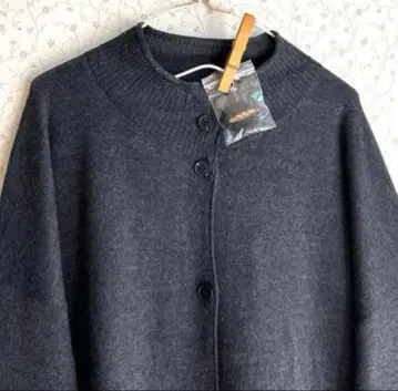 새상품 사만사 모스모스 브로치 부착 가디건 메종 가이저 콜라보