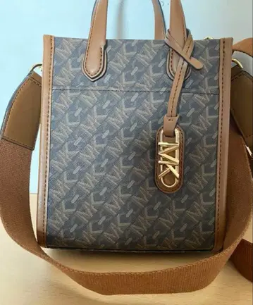 마이클코어스 시그니처 로고 쇼퍼 토트 크로스바디 엑스트라스몰